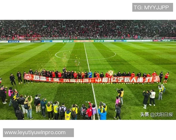 致敬石家庄铁人球迷你们与我们共度风雨携手并肩永远是最棒的第十二人 致敬石家庄铁人球迷你们与我们共度风雨携手并肩永远是最棒的第十二人