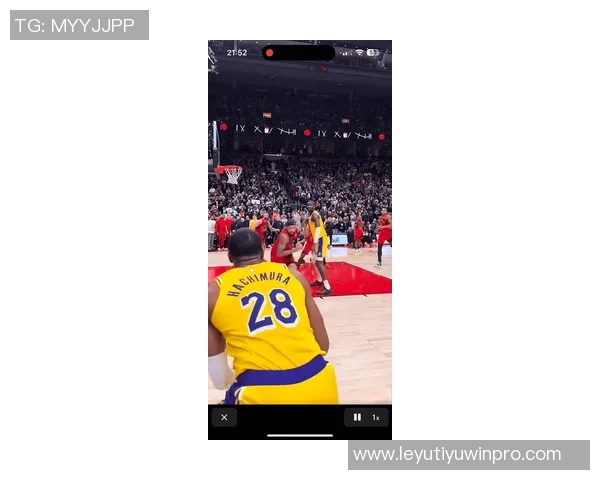 詹姆斯助力八村频频攻筐展现默契配合引发球迷热议 詹姆斯助力八村频频攻筐展现默契配合引发球迷热议