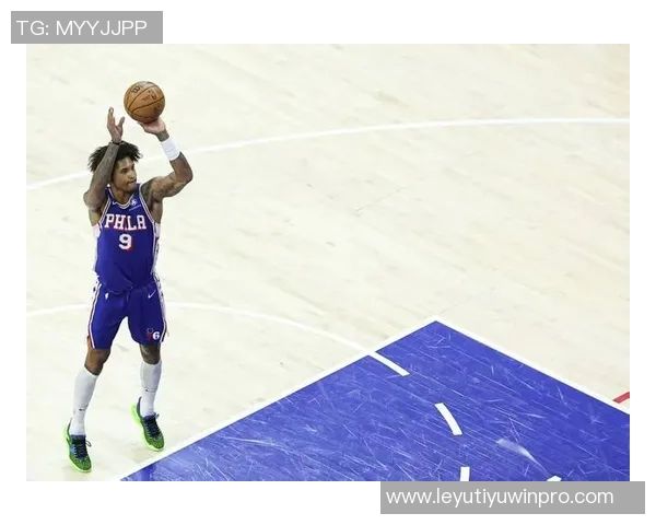 乌布雷与班凯罗体重差异明显却在场上展现顽强对抗精神 乌布雷与班凯罗体重差异明显却在场上展现顽强对抗精神